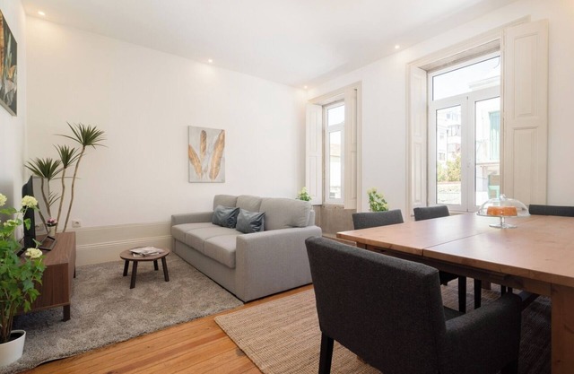 2 Modern Comfy Flats