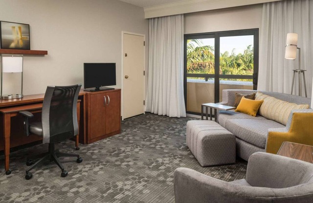 2 Modern Units in Miami Lakes, with Pool, Pet-Friendly!