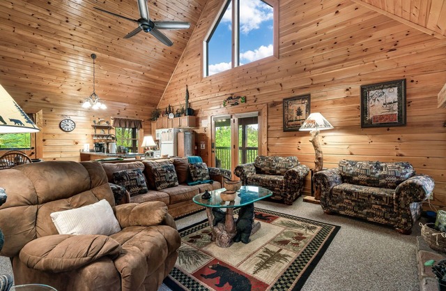 2 Mstr Bdrm suites✅Fast WiFi✅Mtn Views/Hot Tub*Arcade-Game Room*Resort Pool
