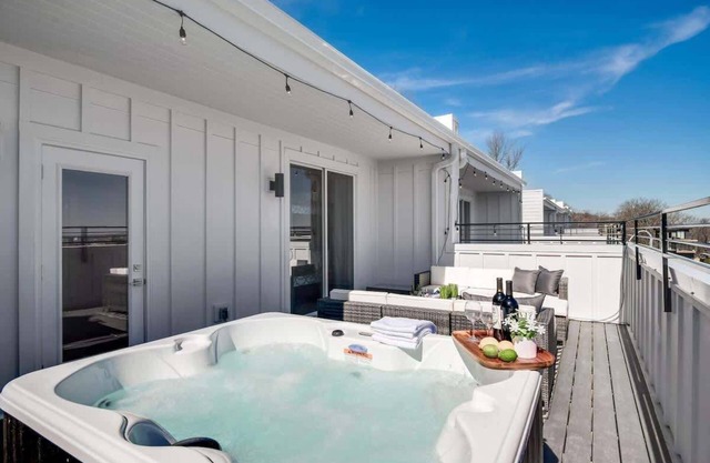 2 Nashville Homes Relaxing Rooftop Patios