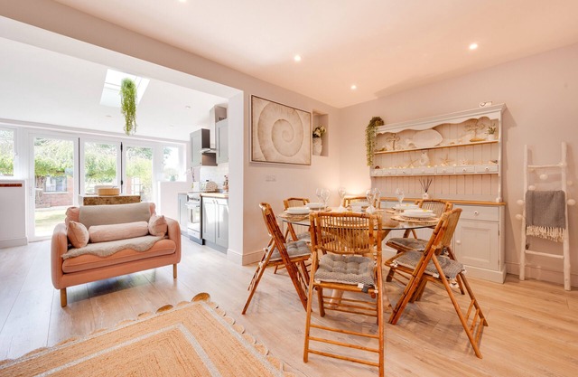 2 New England Cottages