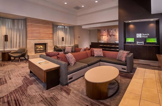 2 Paws-friendly Units! On-site Starbucks, Self Parking, Picnic Area