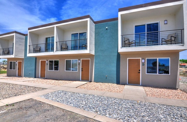 2 Private Townhomes w/4 beds