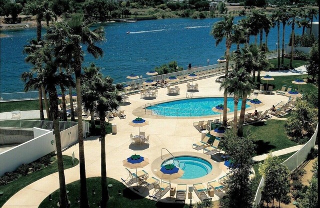 2 Queen Beds and Pet-Friendly! Outdoor Pool, Free Parking Onsite!