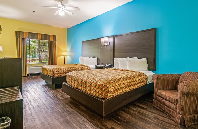 2 Queen Beds Non-Smoking Pet-Friendly – Spacious Stay at Wildwood Inn