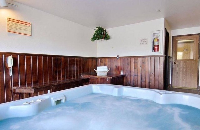 2 Queen Beds with Living Room at FairBridge Inn & Suites Sandpoint