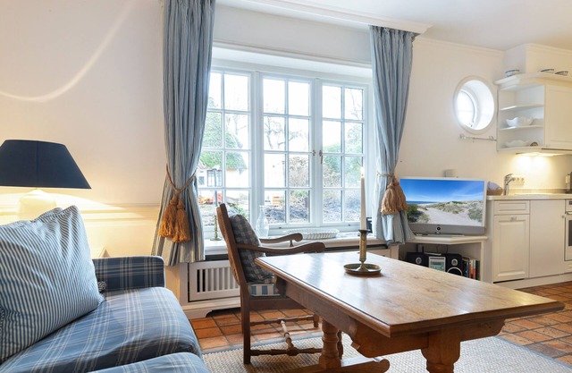 2-raum Appartement im Erd- und Obergeschoss mit ca. 50m² Nutzfläche