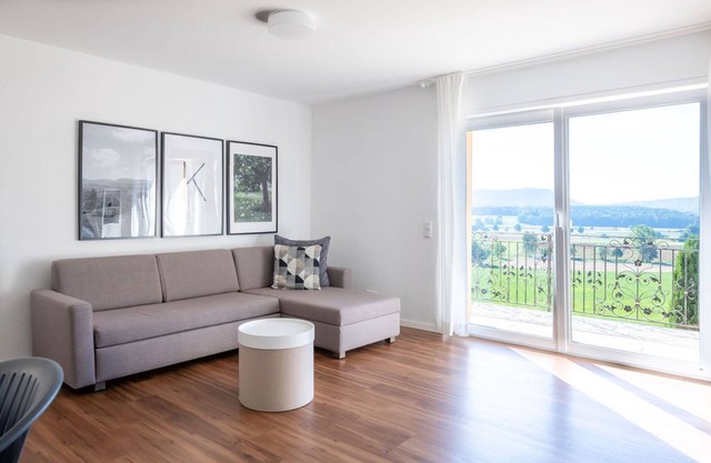 2-room apartment, 57m², balcony, high-quality furnishings