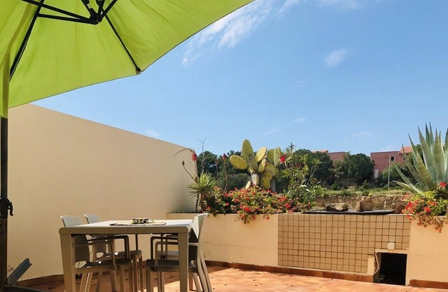 2-room apartment in Lumio with terrace and parking, 100m from the beach