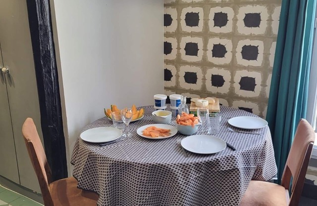 2-room apartment in the heart of the 17th district, 2 minutes from rue de Levis.