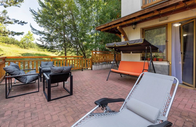 2-room Forest Retreat—Fireplace/Veranda/BBQ/Views