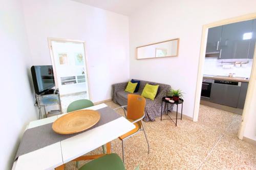 2 Rooms - Parking - Toniolo