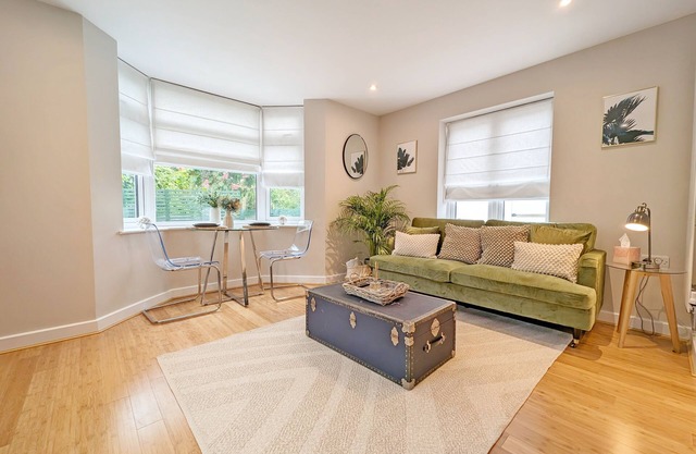2 Roseland Apartment - sleeps 2 guests in 1 bedroom
