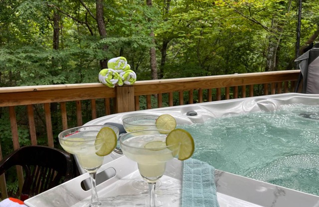 ️ 2 Secluded Dual Unit Mountain Homes Sleeps 22 ️ Near DollyWood 2 HOT TUBS ️ Game Room