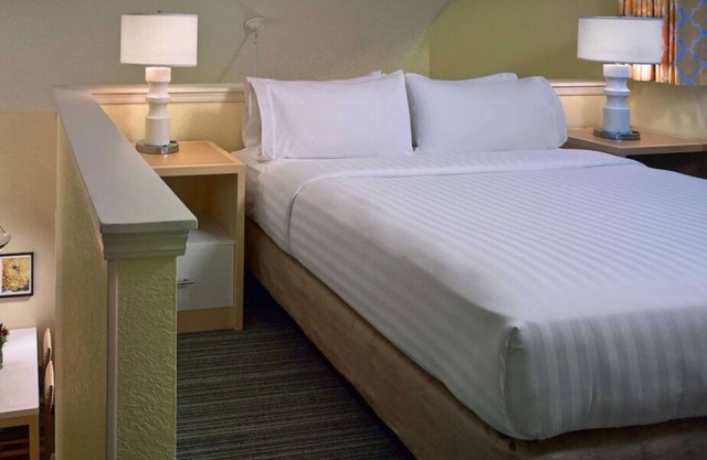 2 Sleek Units! w/ Kitchen, Parking, Pets Allowed Near Fire Museum of Memphis!