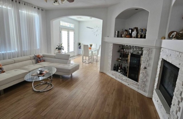 2 Сomfortable Rooms in a Cozy 4-bedroom House