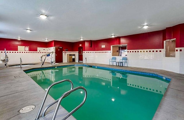 2-Star Hotel ∙ Comfort Inn Portland near I-84 and I-205