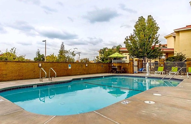 2-Star Hotel ∙ Comfort Inn & Suites Rocklin