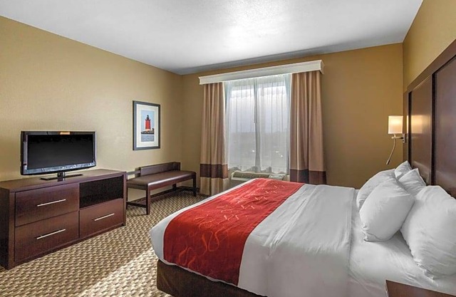 2-Star Hotel ∙ Comfort Suites Seaford