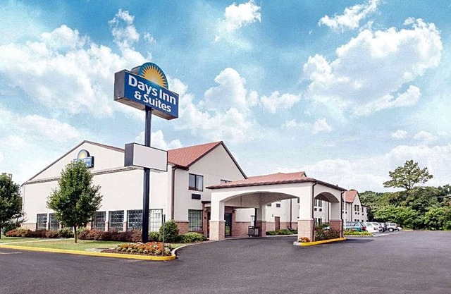 2-Star Hotel ∙ Days Inn & Suites by Wyndham Seaford