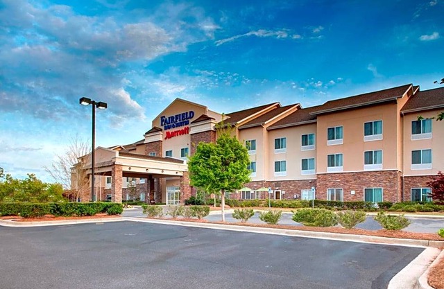 2-Star Hotel ∙ Fairfield Inn & Suites by Marriott Montgomery EastChase Pkwy