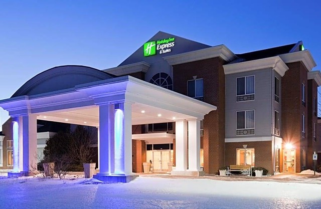 2-Star Hotel ∙ Holiday Inn Express & Suites Superior, an IHG Hotel