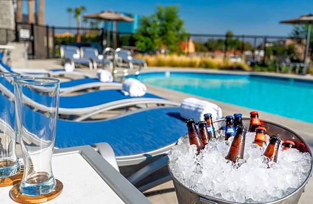 2-Star Hotel ∙ Holiday Inn Express & Suites Santa Ana - Orange County, an IHG Hotel