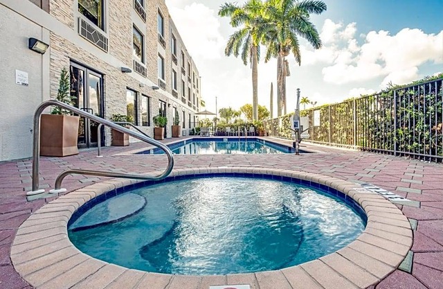 2-Star Hotel ∙ Holiday Inn Express Hotel & Suites Clewiston, an IHG Hotel