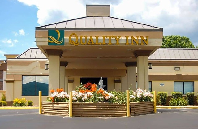 2-Star Hotel ∙ Quality Inn Mill Hall - Lamar
