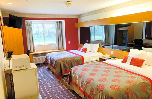 2-Star Hotel ∙ Ramada Limited and Suites Bloomington