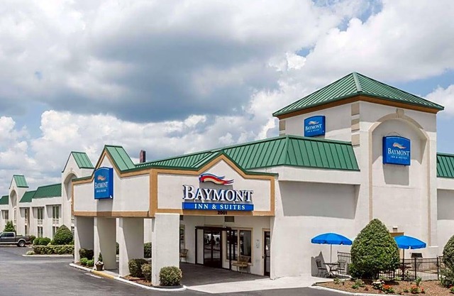 2-Star Hotel ∙ Baymont by Wyndham Greensboro/Coliseum