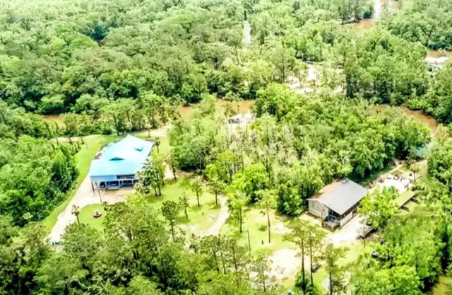 2 Stunning Riverfront Homes - Pools, Hot Tubs & So much more! – Sleep up to 45!