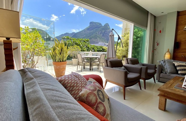 2 Suites + Office overlooking P. Gávea. Jd. Oceanic