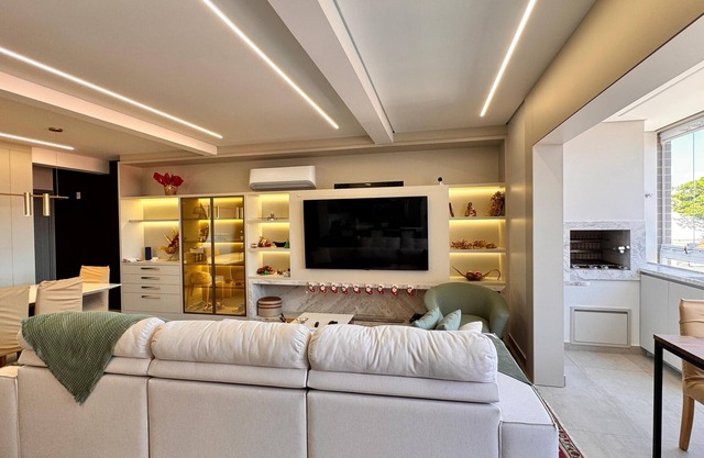 2 suites with 43" TV, air conditioning, electric blinds, furniture and high standard bed