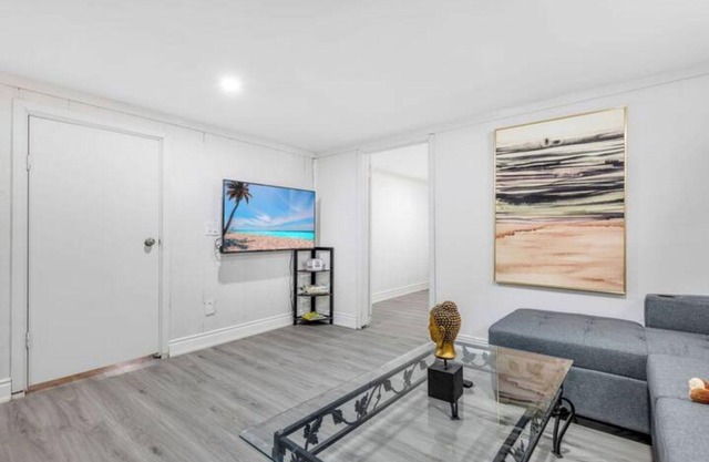 2 Units in 1! 5 Bedrooms /3 Bathrooms! PS4 & BBQ!