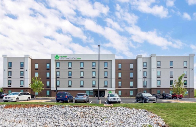 2 Welcoming Pet-Friendly Stays with Self-Serve Laundry Facilities - Off I-240