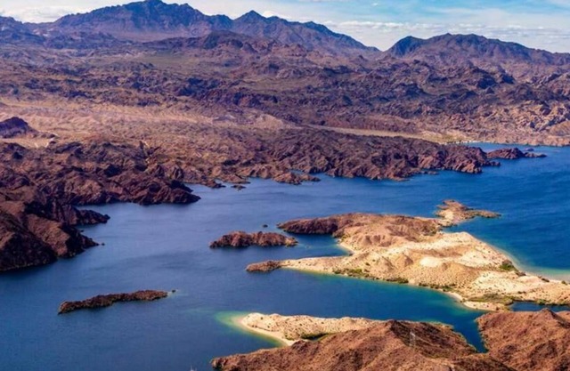 2 x Sedona River View King Non Smoking Room at Edgewater Casino Resort