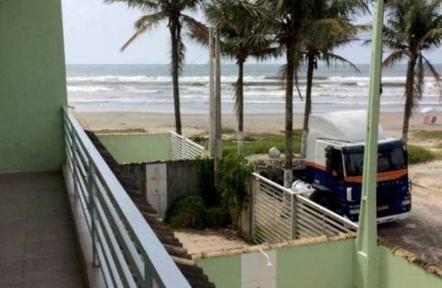 20 ITANHAÉM BEACH HOUSE ON THE SAND WITH POOL, 3 BEDROOMS, ONE EN SUITE.