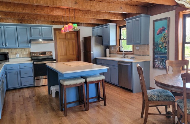 20% Off Book by 8/31 Peaceful Lakefront Mountain View Cabin