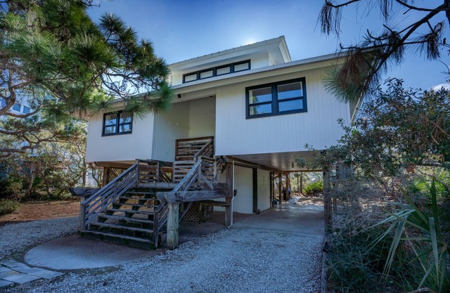 20% OFF FALL! 3BR/2BA 1st Tier w/Easy Beach Access & Clubhouse w/Pool!