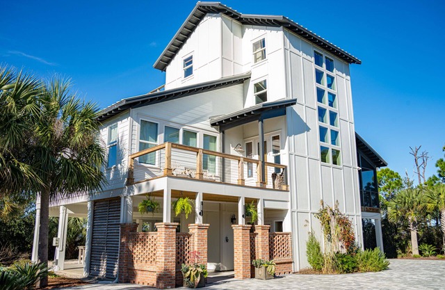 20% OFF FALL! 'Forcynthia' Luxury Bay Home, 4BR/4.5BA w/dock, kayak launch