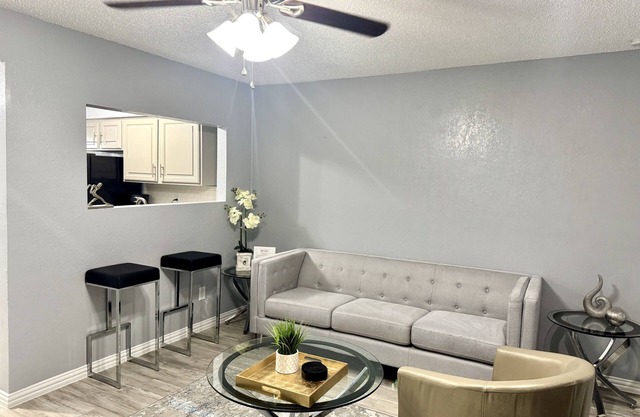 20% OFF Upgraded 2bd 1.5 bath loft condo DFW south - Irving