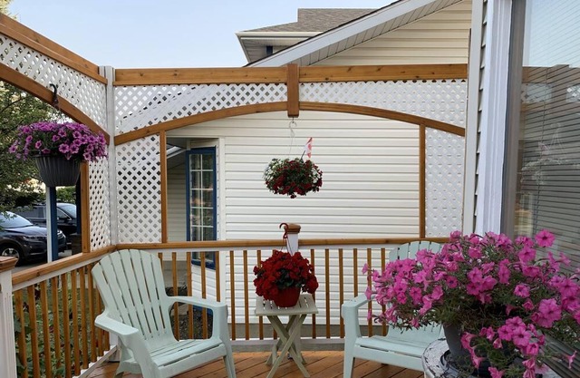 2000 Sq Ft 2-story House With a Nice Host