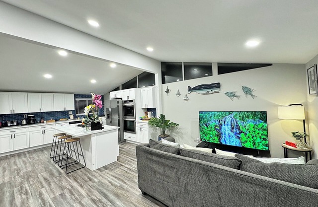 2000SqFt Oasis Outdoor Patio BBQ for Family 6Beds, 4KTV, 4BedRoom, Fast EV 🔌