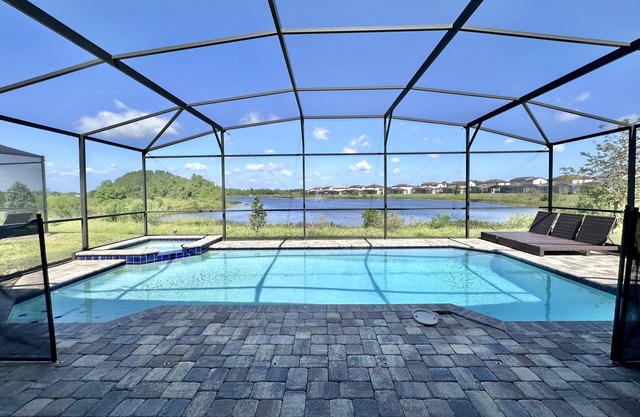200KB: 6 Bedroom Pool Home In Resort Community