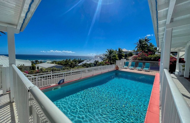 200m from the beach, pool and jacuzzi