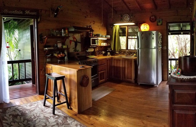 200Mbps fiber optic- La Fortuna - Arenal Volcano - 2 Bedroom cabin AMAZING view!