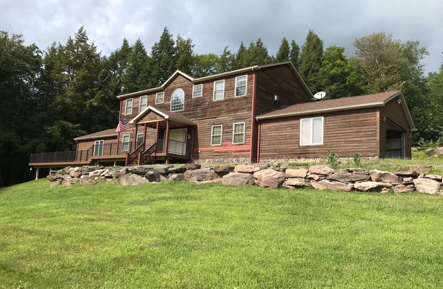 2023 renovated 5 bedroom house hunter/windham 9 foot ceilings -cable/WIFI