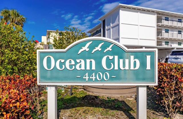 2025 Discounts! Lovely and Updated Unit Steps from the Ocean and Heated Pool