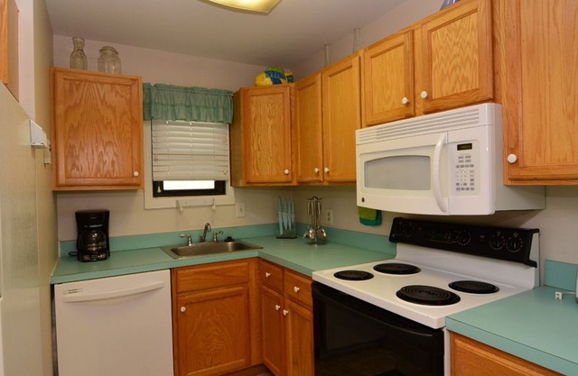 #203 Ocean Front Condo, 2 Bedroom, 1 Bath, One Virginia Avenue, Rehoboth Beach DE